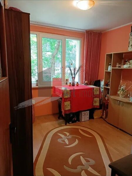 Brancoveanu, Izvorul Rece, vanzare apartament 4 camere decomandat.