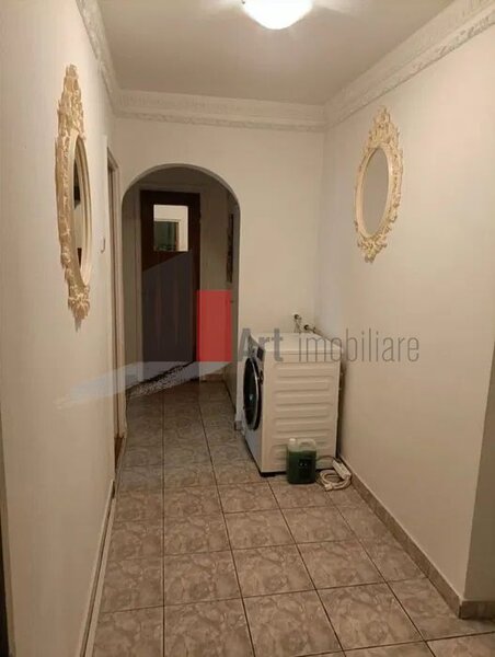Brancoveanu, Izvorul Rece, vanzare apartament 4 camere decomandat.