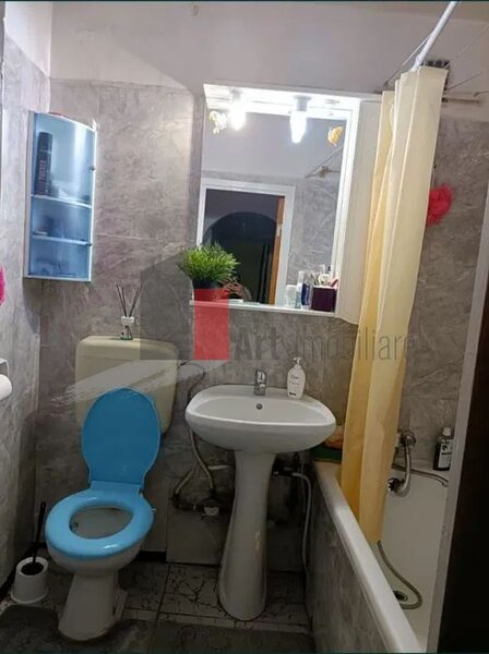 Brancoveanu, Izvorul Rece, vanzare apartament 4 camere decomandat.